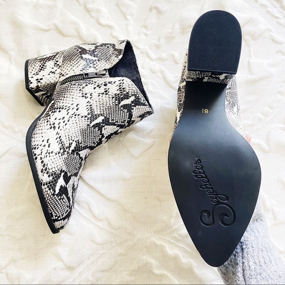 Seychelles Chaparral Ankle Bootie New $150 - Picture 7 of 9